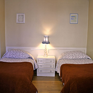 The bedroom of a medium one bedroom apartment